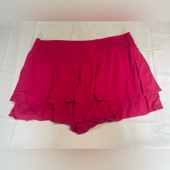 Torrid got pink elastic waist shorts, size 4. These are multi layer and lined. - Picture 1 of 4